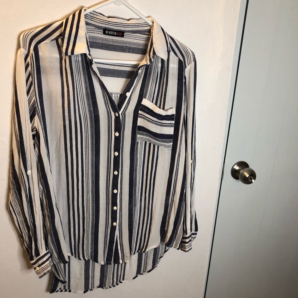 Navy blue and white stripped longsleeve buttondown